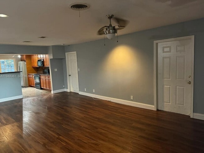 Building Photo - 812 SE 14th Ct