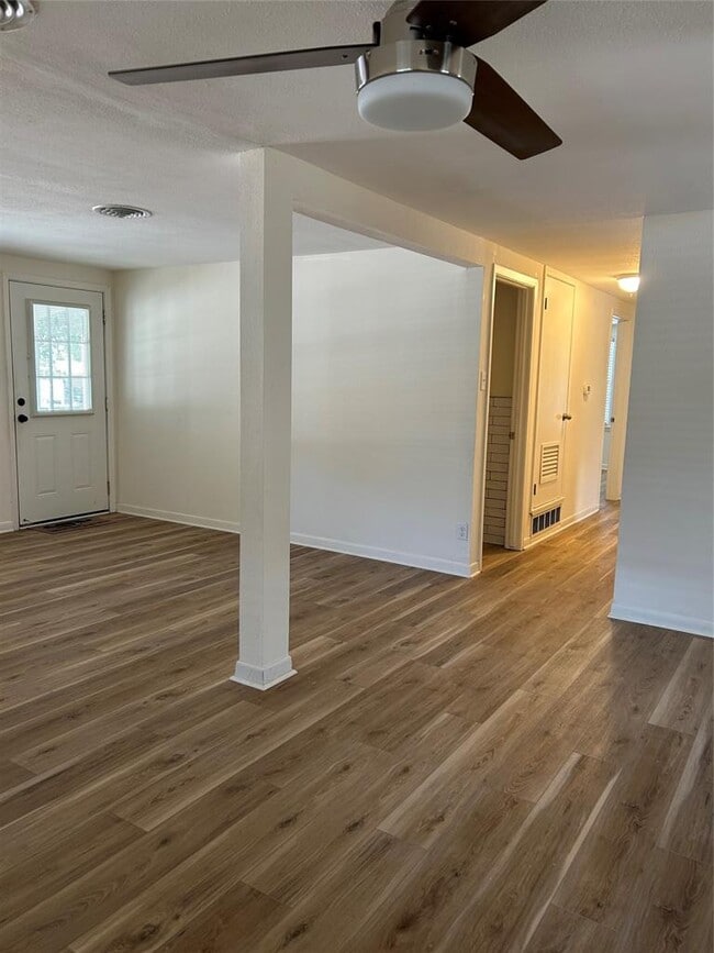 Building Photo - 2017 Karen Ave