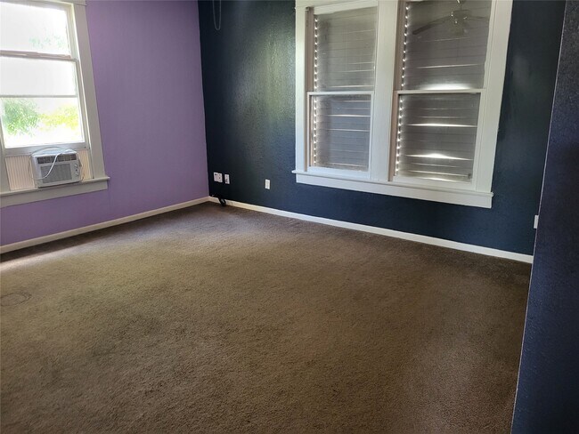 Building Photo - 4401 Ave Q 1/2