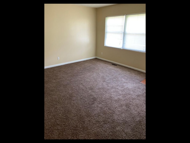 Building Photo - 637 Aubrey Dr