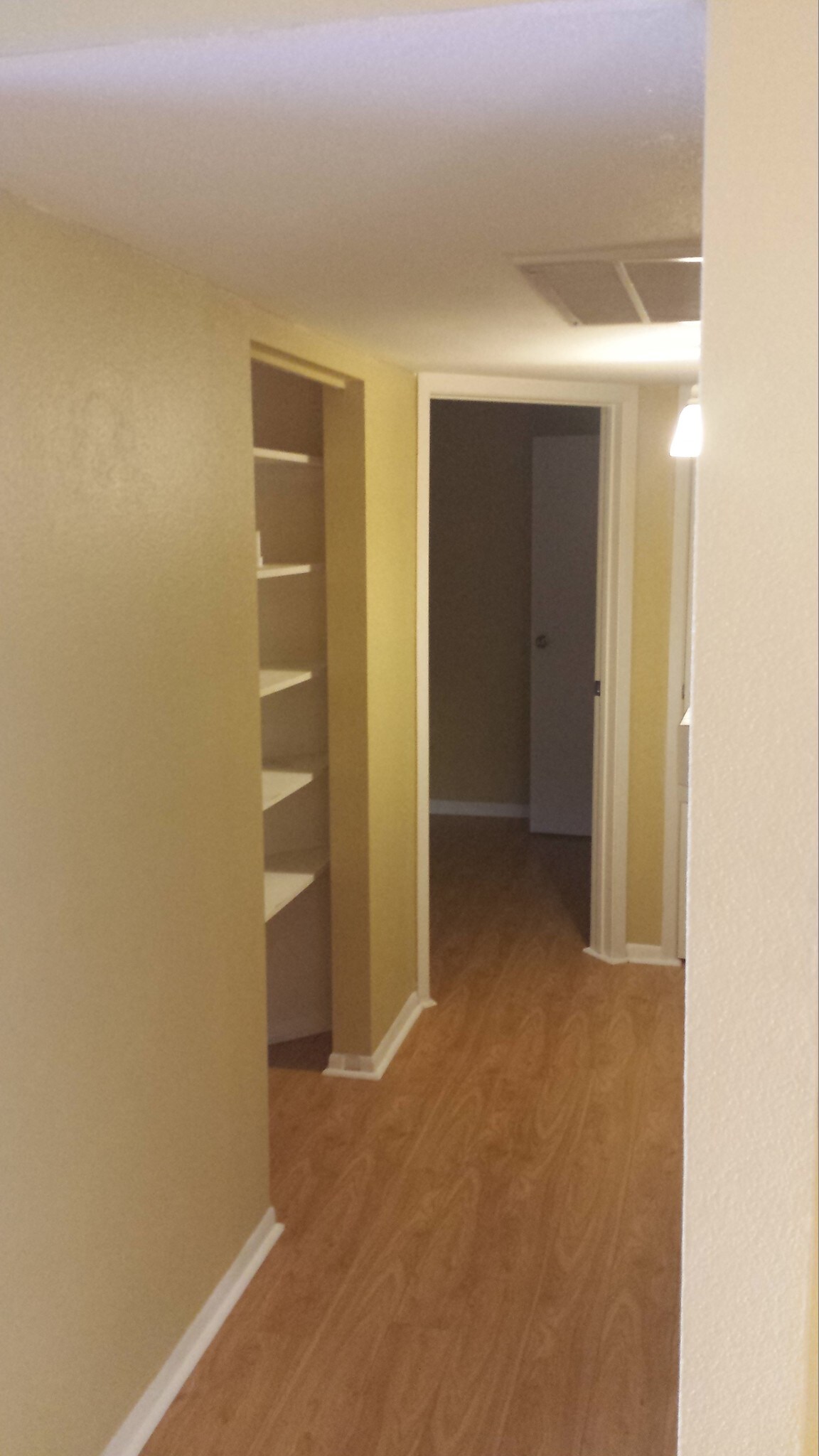 Building Photo - 2820 S Bartell Dr