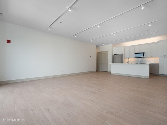 Building Photo - 3202 N Racine Ave