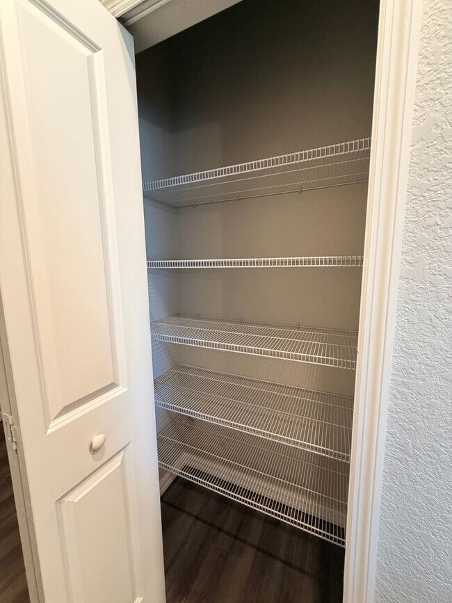 Building Photo - 3 bedrooms and 2 baths! FRESHLY RENOVATED!