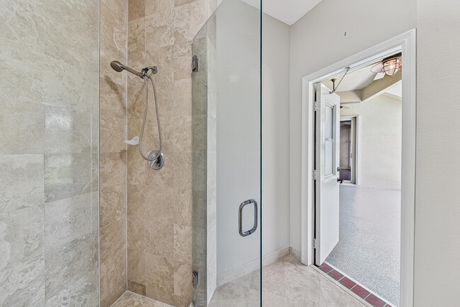 Building Photo - 12325 Cascades Pointe Dr