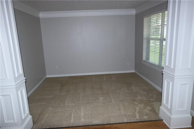 Building Photo - 156 Shadowhill Ln SW