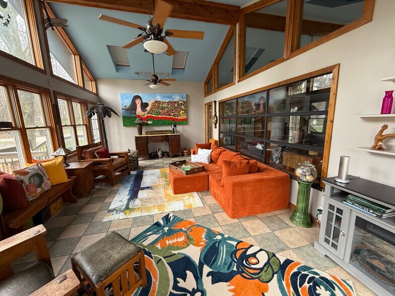 Building Photo - 32275 Center St