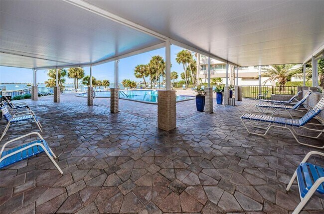 Building Photo - 100 Bluff View Dr