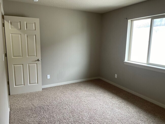 Building Photo - 2175 Mayfly St