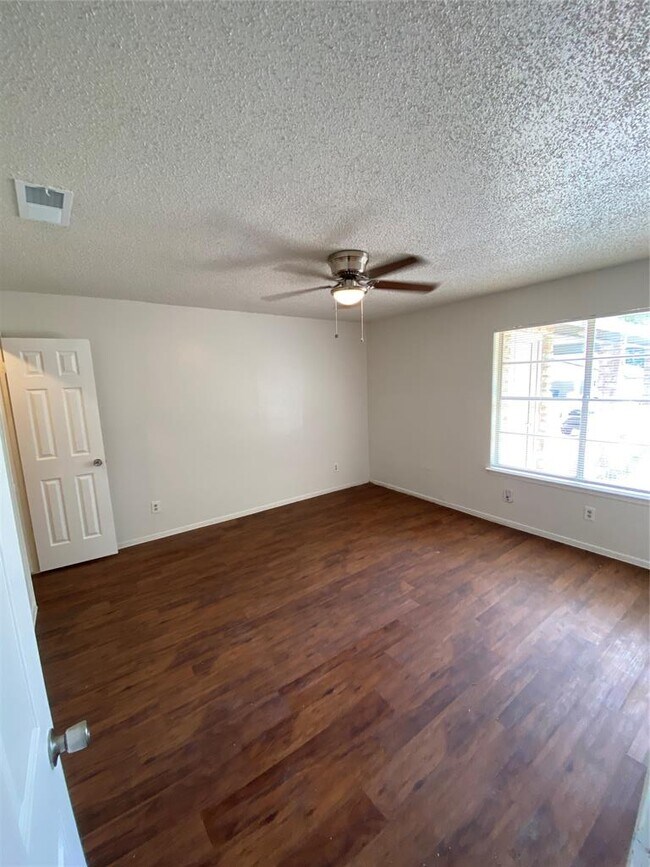 Building Photo - 806 Sirocco Dr