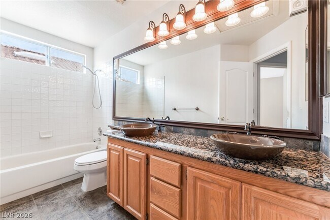 Building Photo - 1733 Tesara Vista Pl