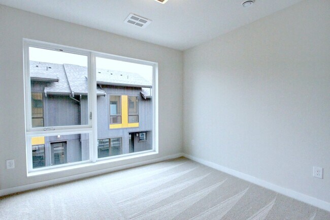 Building Photo - 3Bd/2.75Ba Seattle Townhouse