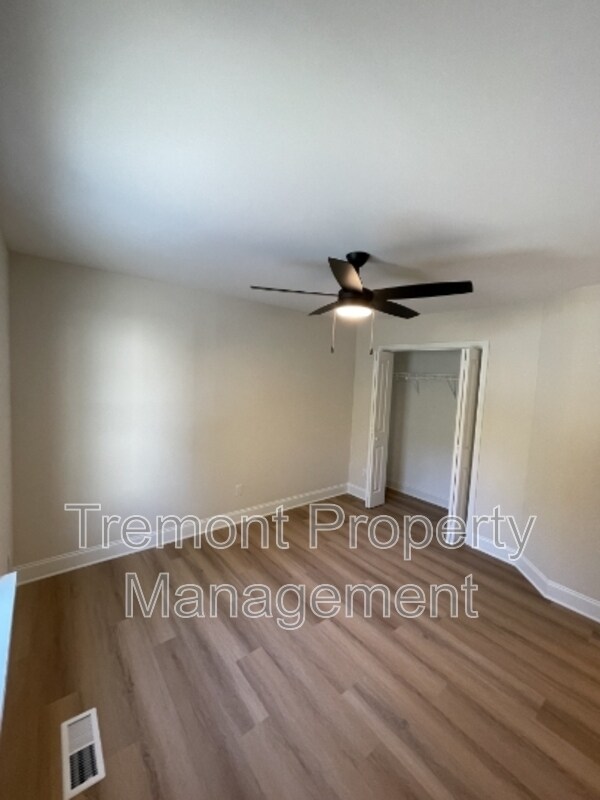 Building Photo - 4073 Manor Rd