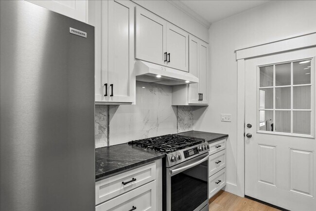 Building Photo - 246 Magnolia Dr