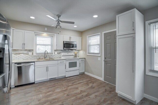 Building Photo - 4686 Capitol View Rd