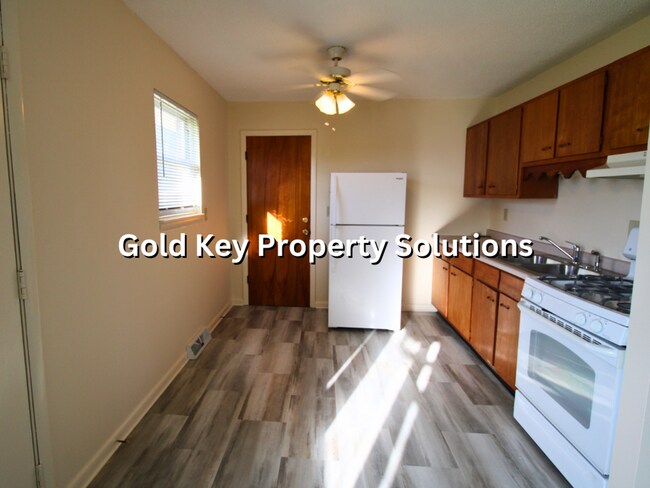 Building Photo - 818-820 Cossack Dr