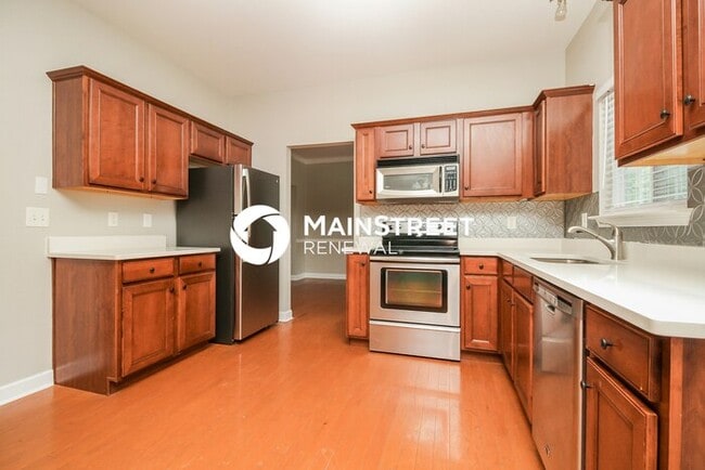 Building Photo - 4 Bedroom Pet-Friendly Home in Murfreesbor...