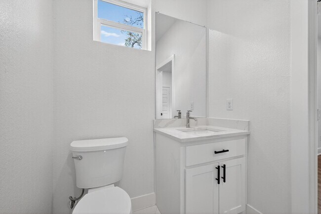 Building Photo - 3411 Nance St