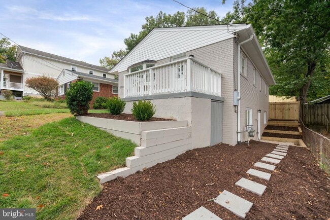 Building Photo - 2711 Groveton St