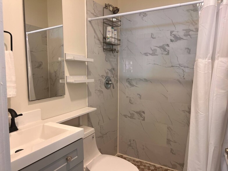 Building Photo - 118 S J St