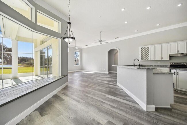 Building Photo - 6644 Country Club Rd