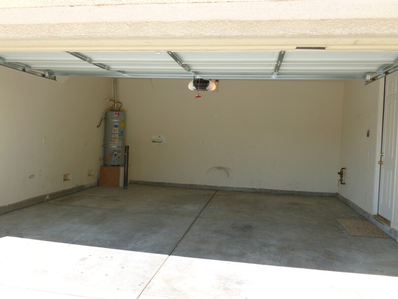 Building Photo - 5717 Leonidas St