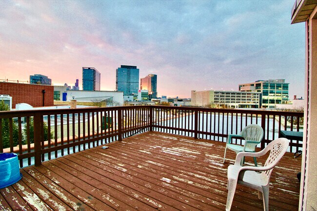 Building Photo - 1645 N Clybourn Ave