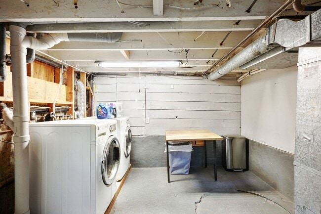 Building Photo - Ravenna Home