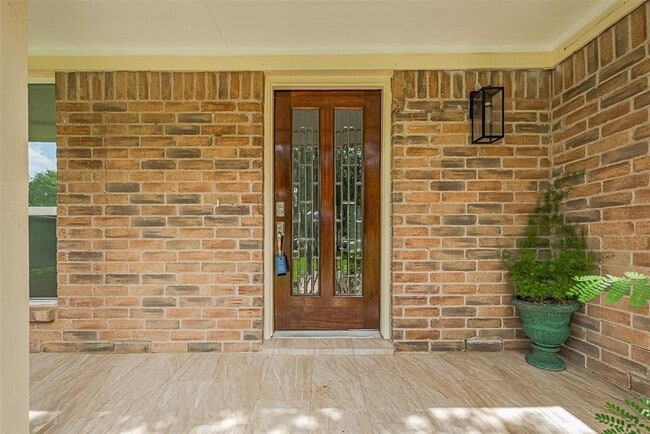 Building Photo - 3131 Double Lake Dr