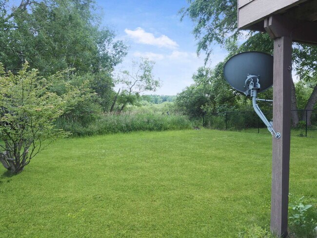 Building Photo - Available now 2-Bed Twin Home in Shoreview