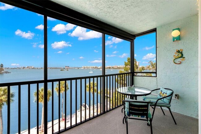 Building Photo - 1848 Shore Dr S