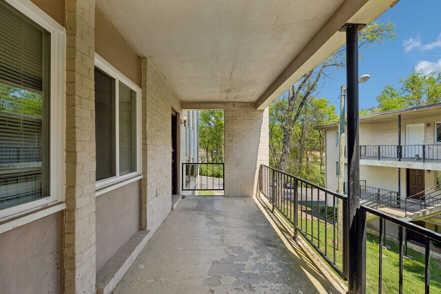 Building Photo - 550 Harding Plz