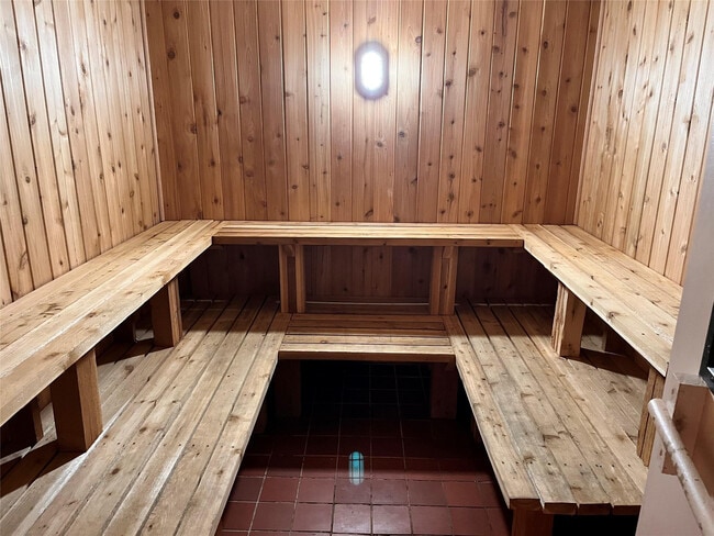 Building Photo - 3670 Inverrary Dr