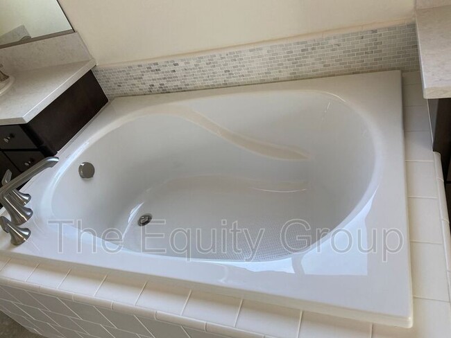 Building Photo - 1829 W Prescott Ave