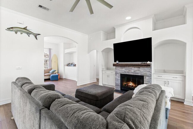 Building Photo - 200 Islamarada Ct