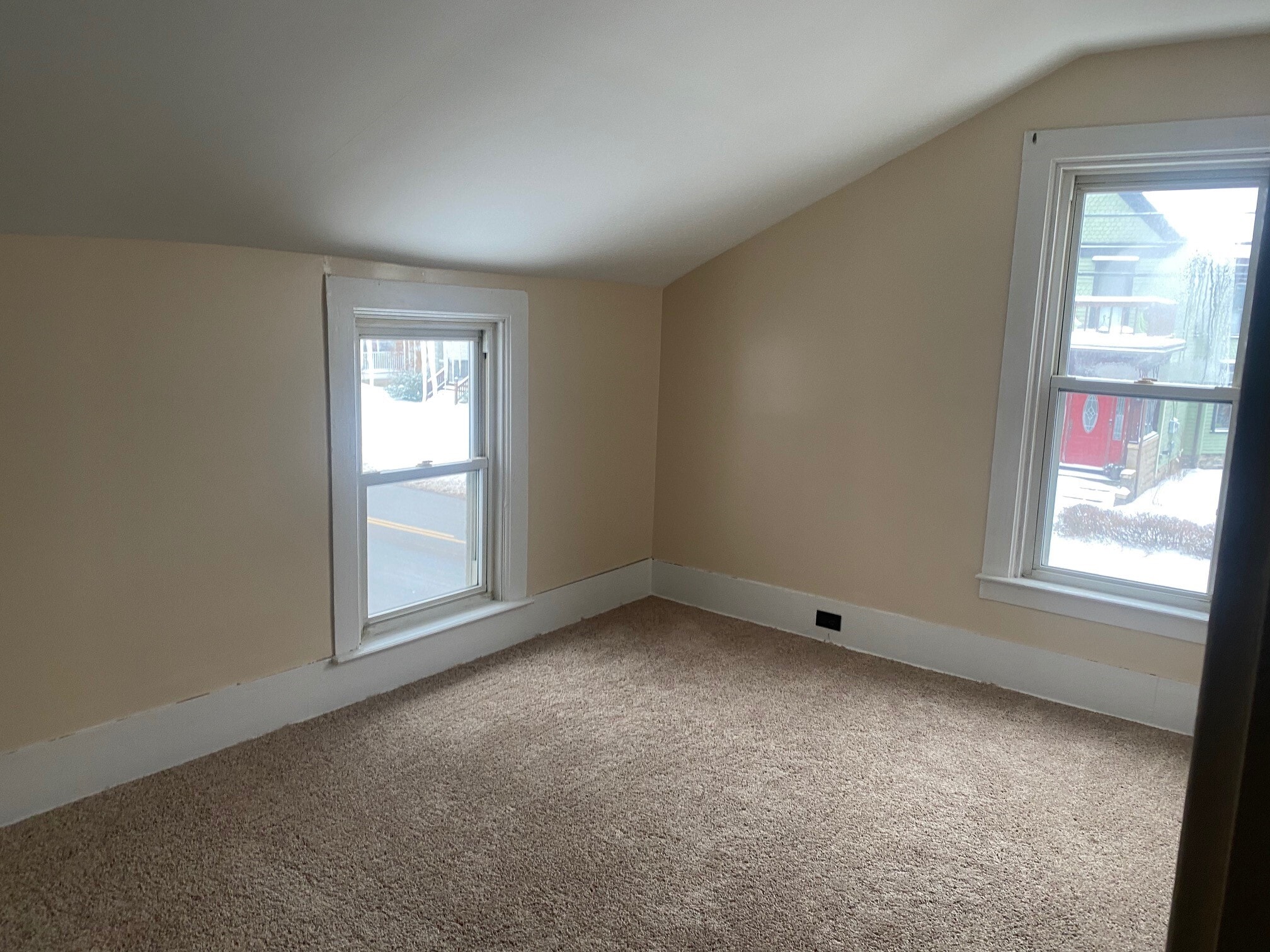 Building Photo - 77 Aurora St