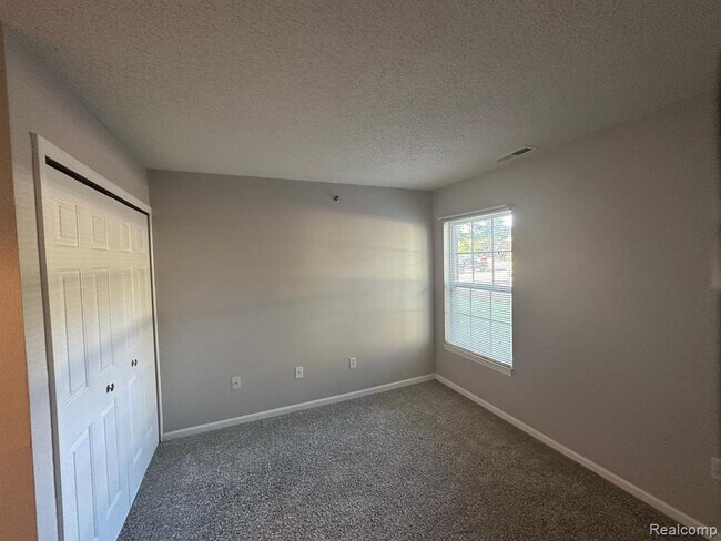 Building Photo - 12101 Pinehurst Ln
