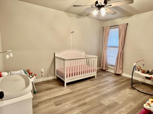 Building Photo - 915 Canal St