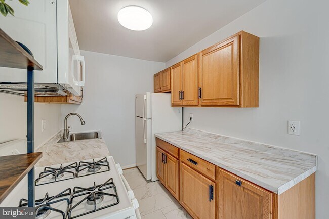 Building Photo - 1200 S Arlington Ridge Rd