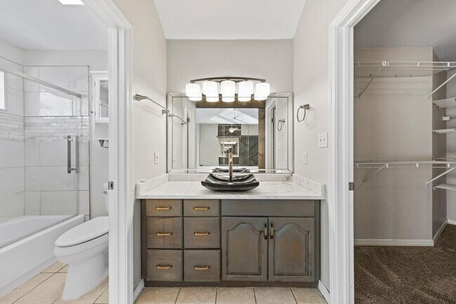 Building Photo - Brooks Landing