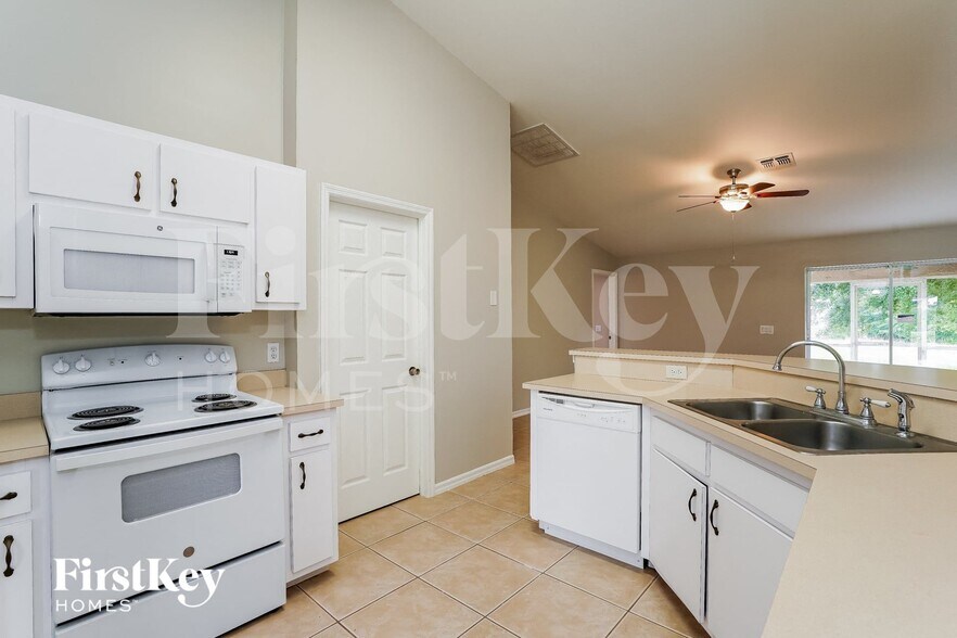 Building Photo - 6490 Chabot Ave