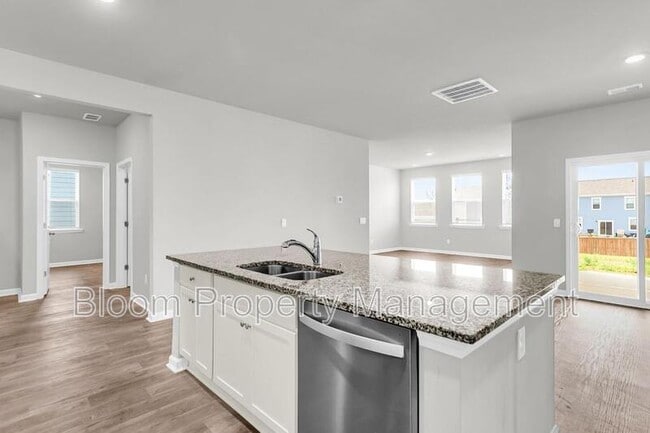 Building Photo - 151 Morning Vw Wy