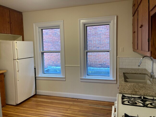 Building Photo - 833 Tonawanda St