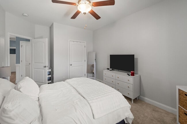 Building Photo - Spacious 5-Bedroom Home in The Palms at New Hampstead with Office & Screened Porch