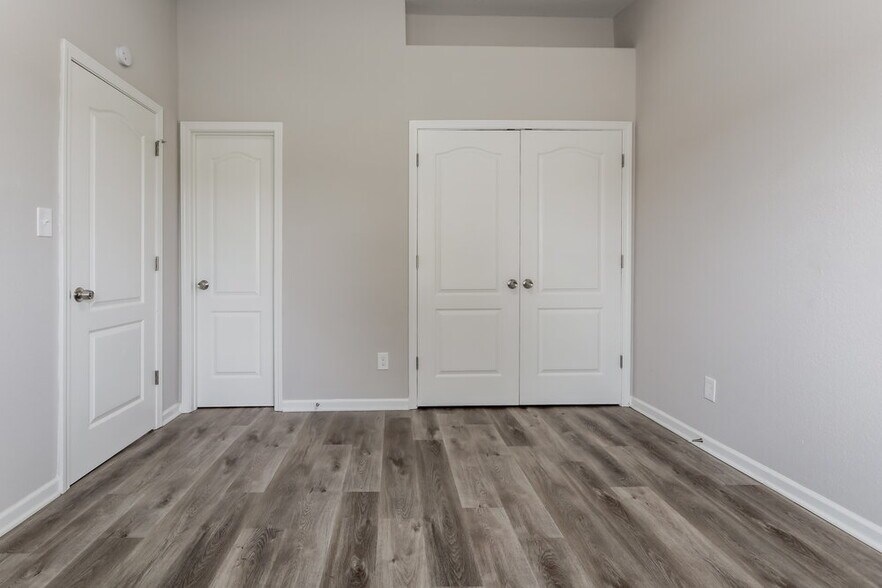 Building Photo - 106 Garden Walk