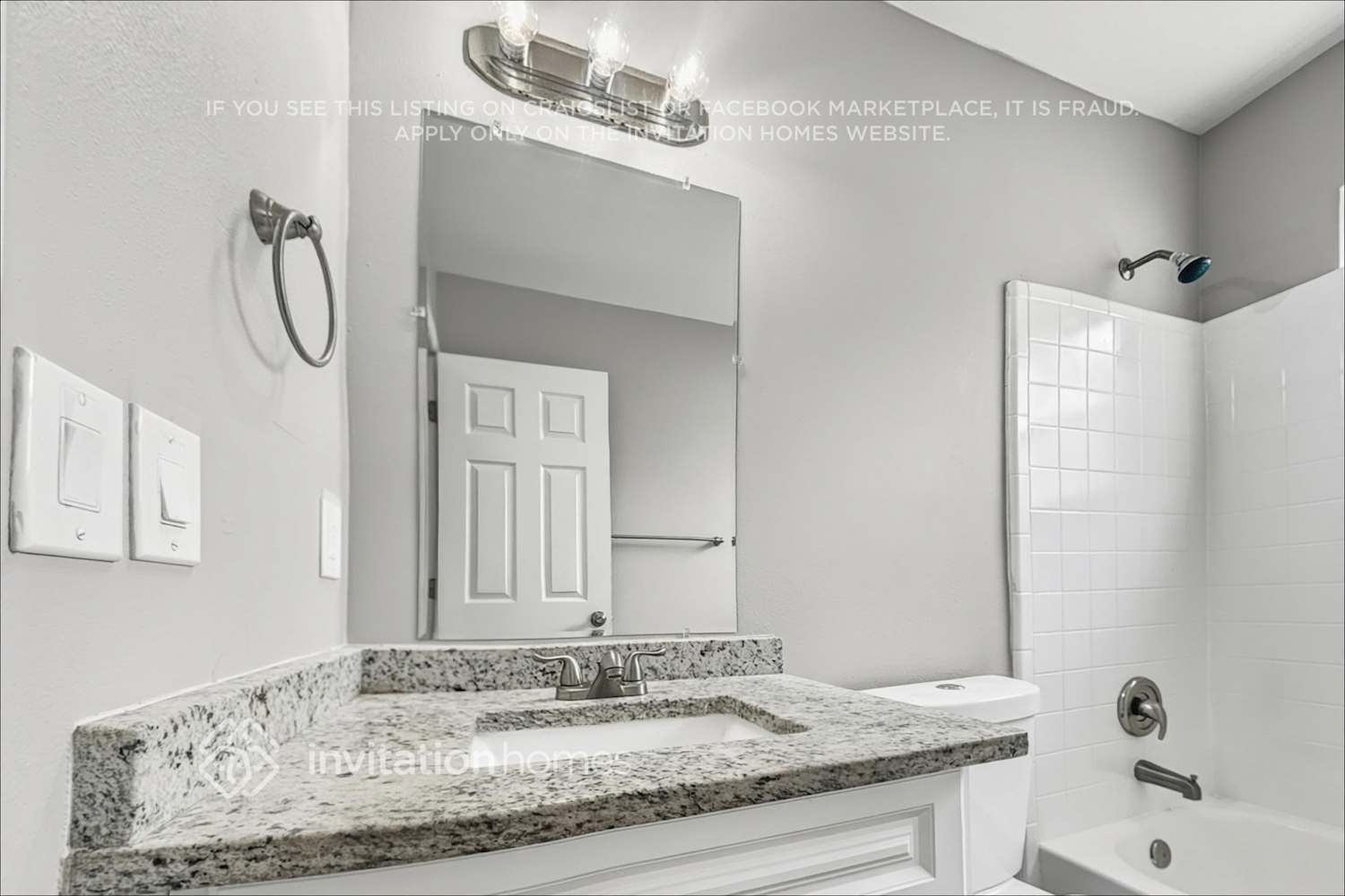 Building Photo - 3434 Coachlight Dr