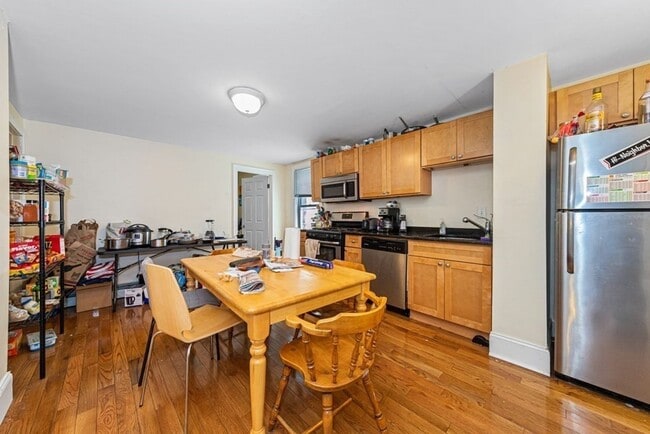 Building Photo - Mission Hill 5-Bed