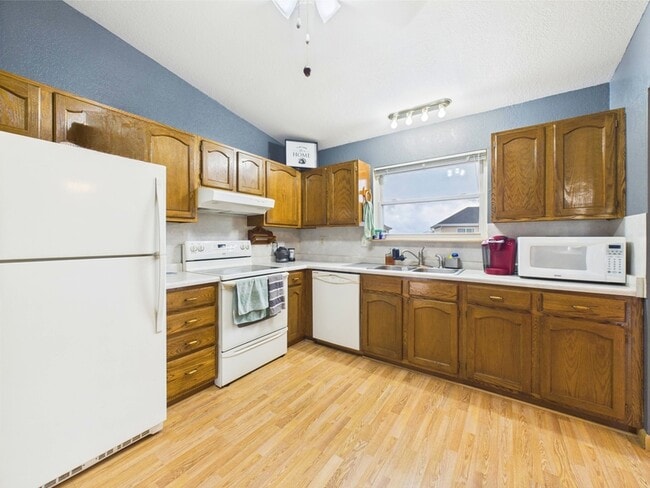 Building Photo - 1018 Rancher Dr