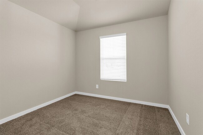 Building Photo - 18095 Martin Pines Dr