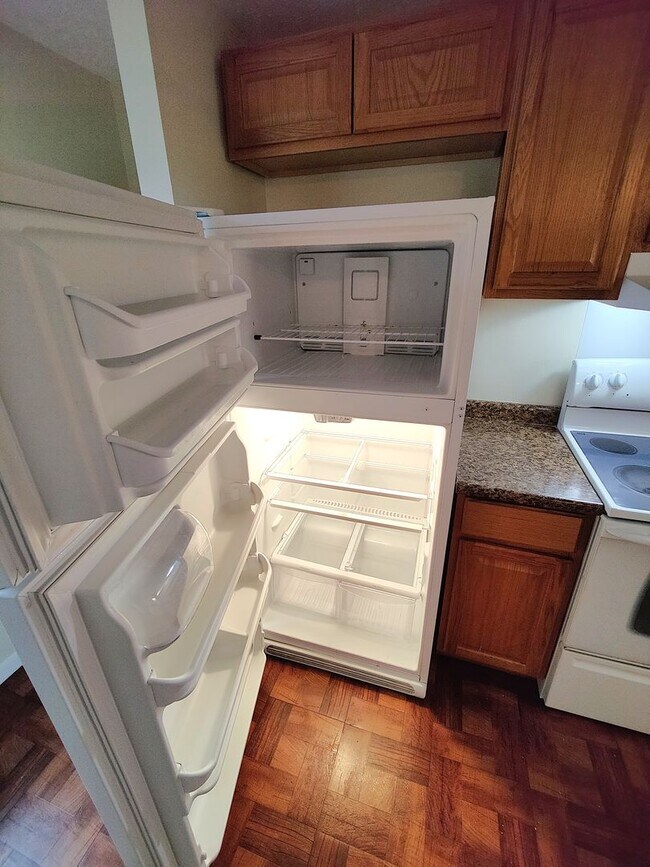 Building Photo - *Well-Maintained 3BD/1.5BA Townhouse Available in West Mifflin*