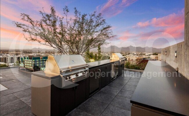 Building Photo - 7120 E Kierland Blvd